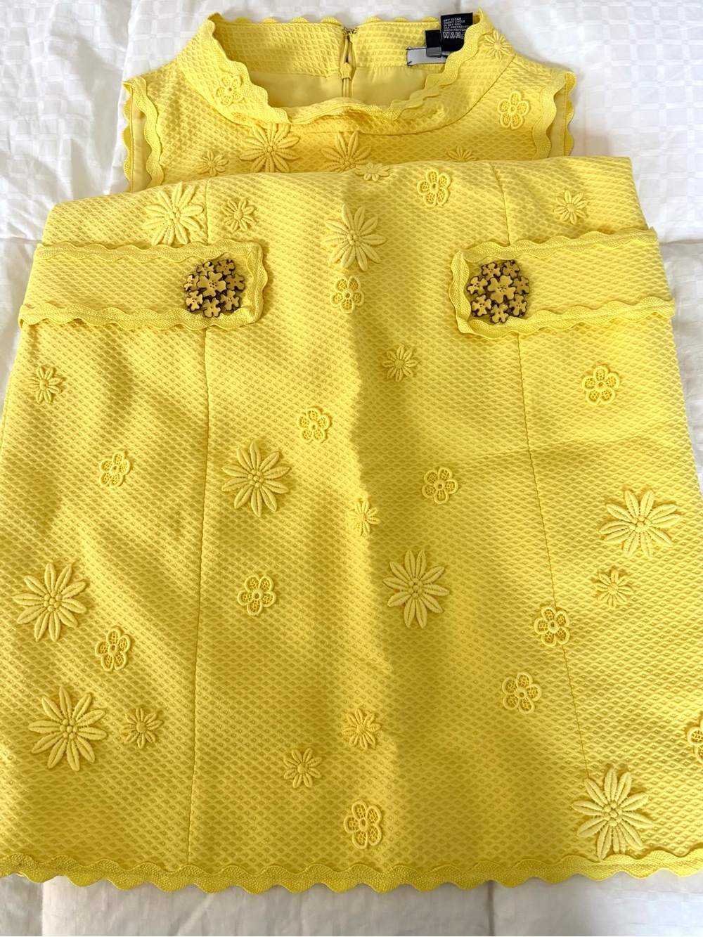 Per Se Yellow Floral Daisy Appliqué with metal flower details Vintage Dress - Picture 3 of 10